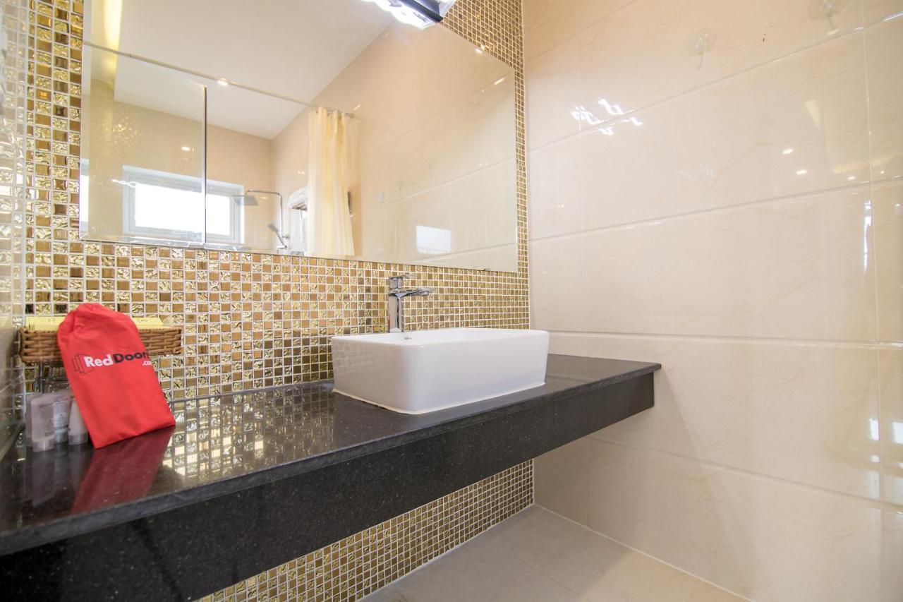 Reddoorz Plus Near Lotte Mart Cong Hoa Ho Chi Minh City Bagian luar foto