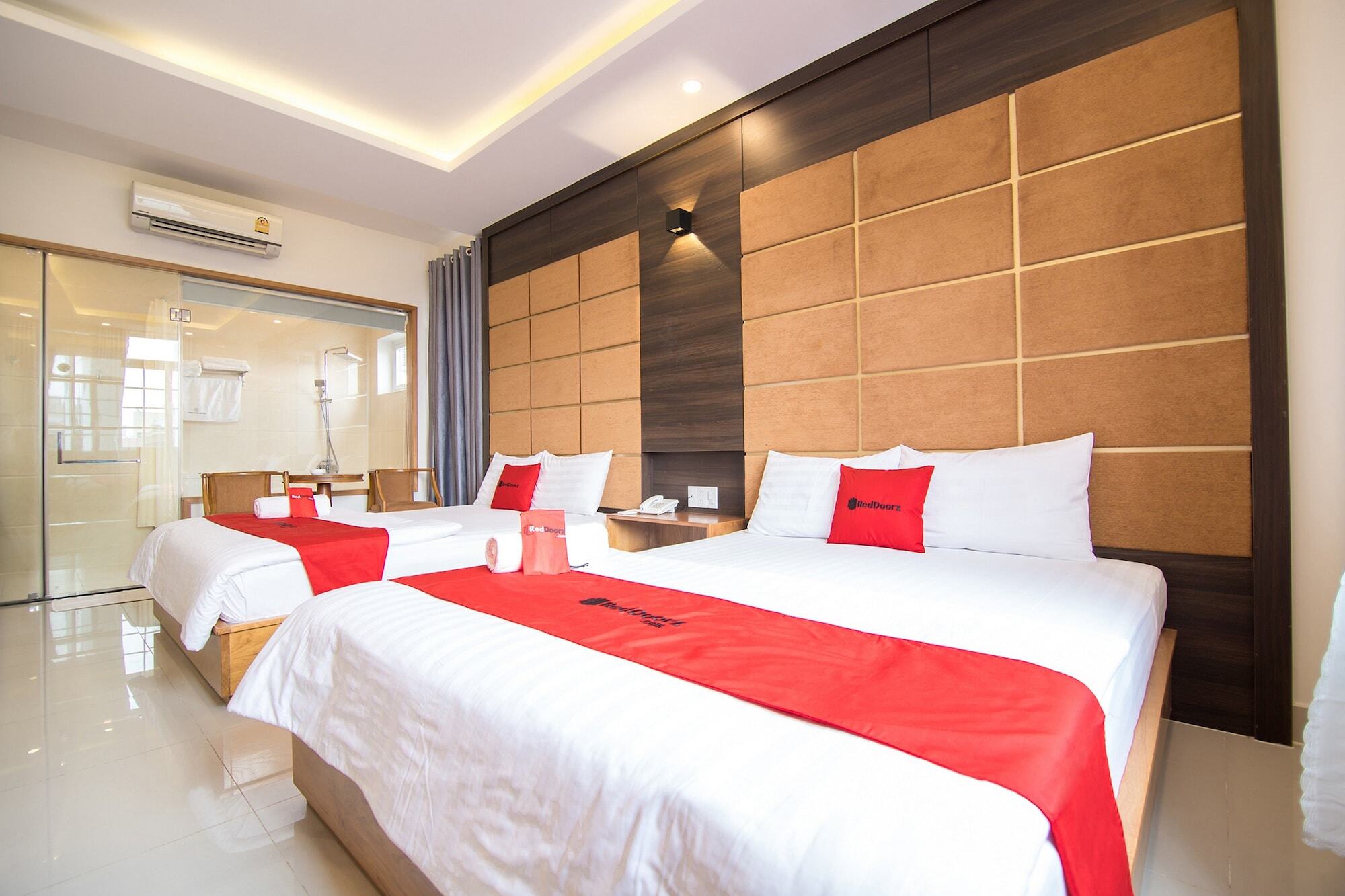Reddoorz Plus Near Lotte Mart Cong Hoa Ho Chi Minh City Bagian luar foto